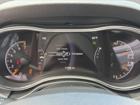 Used 2019 Jeep Grand Cherokee Laredo RWD image 28