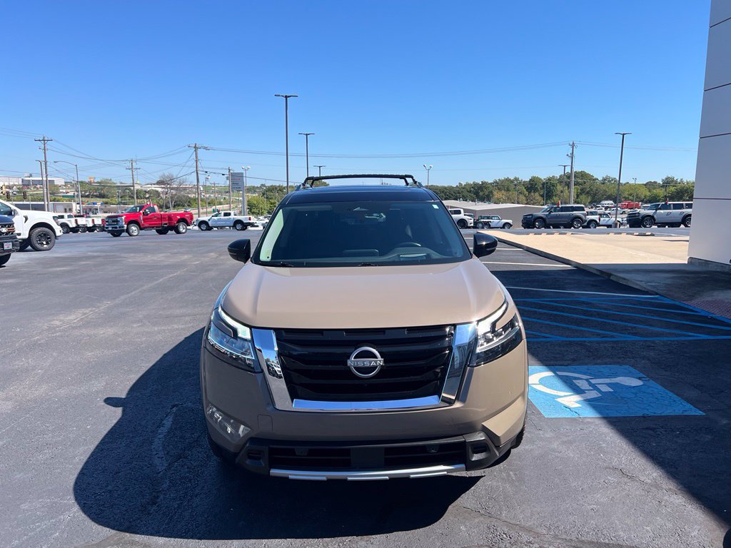 Used 2024 Nissan Pathfinder Platinum w/ Cargo Package AWD/4WD image 4