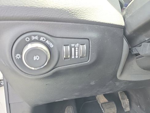 Used 2020 Jeep Compass Limited FWD image 12