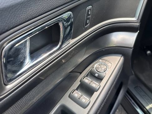 Used 2019 Ford Explorer XLT w/ Equipment Group 202A AWD/4WD image 31
