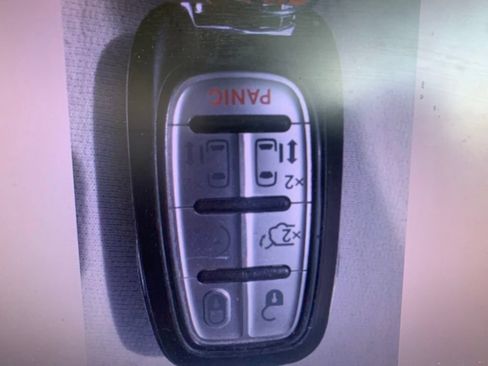 Used 2023 Chrysler Pacifica Touring-L FWD image 10