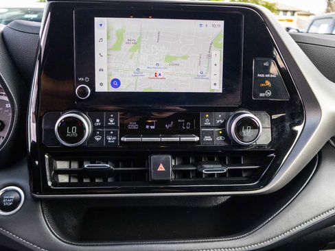 Certified 2024 Toyota Highlander LE image 30