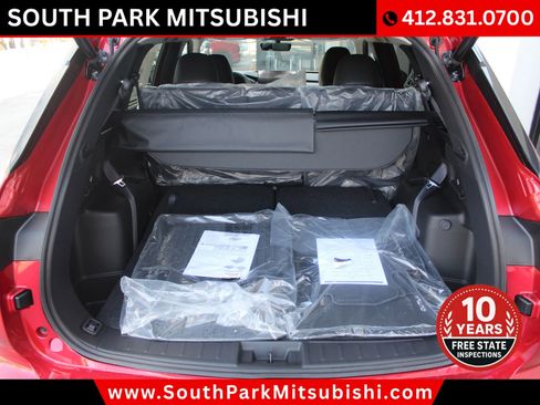 New 2025 Mitsubishi Outlander SE image 11