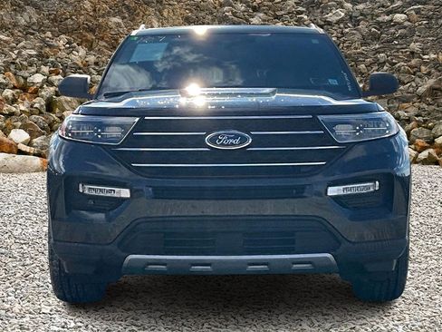 Used 2020 Ford Explorer XLT w/ Equipment Group 202A image 3