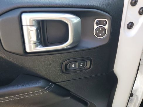 Used 2020 Jeep Wrangler Unlimited Sahara image 9