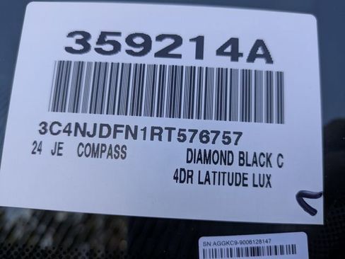 Used 2024 Jeep Compass Latitude image 36