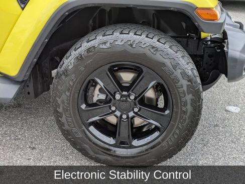 Used 2023 Jeep Wrangler Unlimited Sahara AWD/4WD image 11