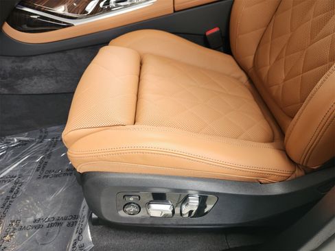 Used 2026 BMW X7 xDrive40i image 25