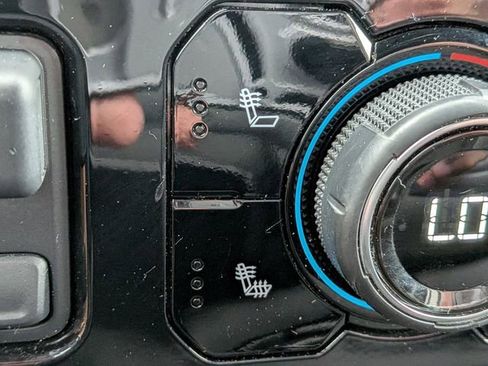 Used 2025 Chevrolet Silverado 1500 LT image 24