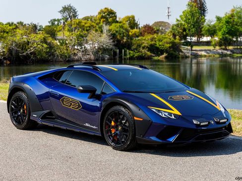 Used 2023 Lamborghini Huracan Sterrato image 1