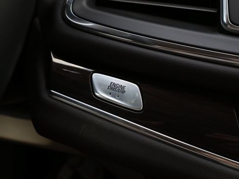 Certified 2018 Buick Enclave Essence FWD image 18