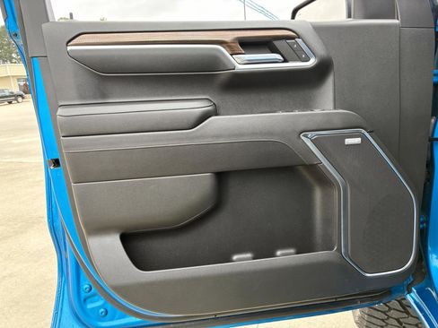 Used 2022 Chevrolet Silverado 1500 LT Trail Boss w/ LT Trail Boss Premium Package AWD/4WD image 9