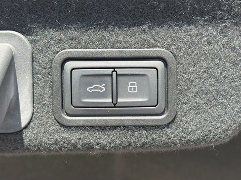 Used 2016 Audi A8 L 4.0T image 17