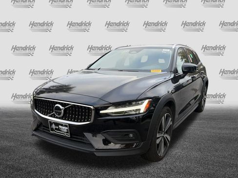 Certified 2025 Volvo V60 B5 Cross Country Plus image 6