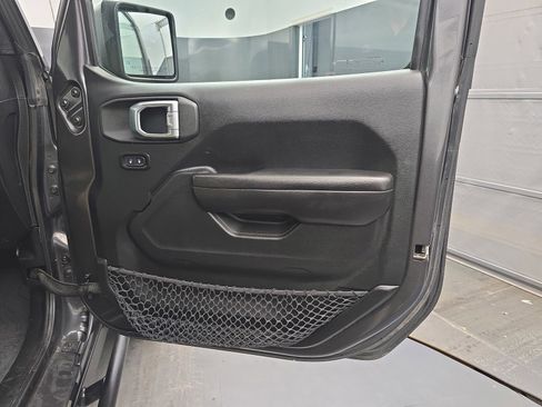 Used 2018 Jeep Wrangler Unlimited Sport S AWD/4WD image 37