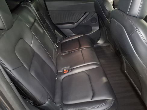 Used 2022 Tesla Model Y Long Range image 19