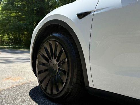 Used 2021 Tesla Model Y Long Range AWD/4WD image 24