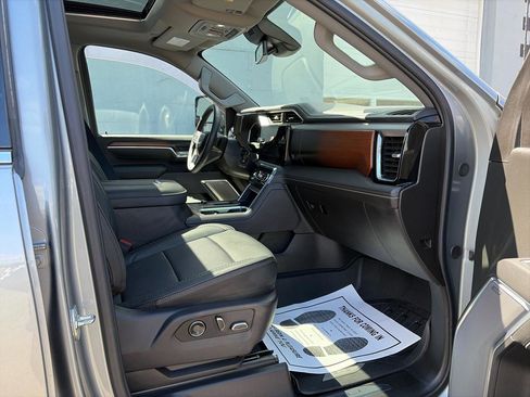 Used 2025 GMC Sierra 3500 Denali AWD/4WD image 8