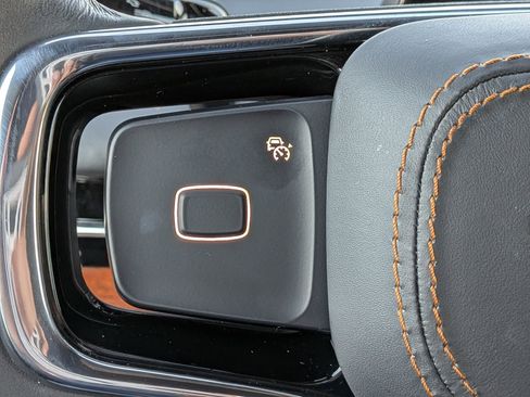 Certified 2025 Lincoln Navigator L Black Label image 32