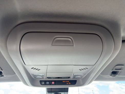 Used 2023 Chevrolet Equinox LT AWD/4WD image 23