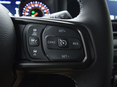 Used 2025 Jeep Gladiator Rubicon w/ Convenience Group image 32