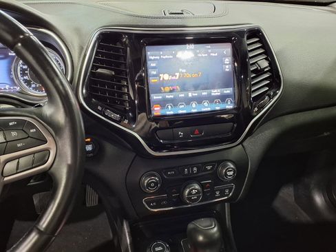 Used 2019 Jeep Cherokee Limited image 9