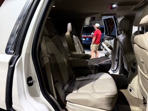 Used 2015 Cadillac Escalade Premium RWD image 24