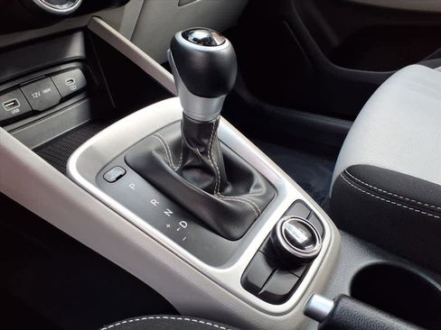 Used 2025 Hyundai Venue SEL image 16