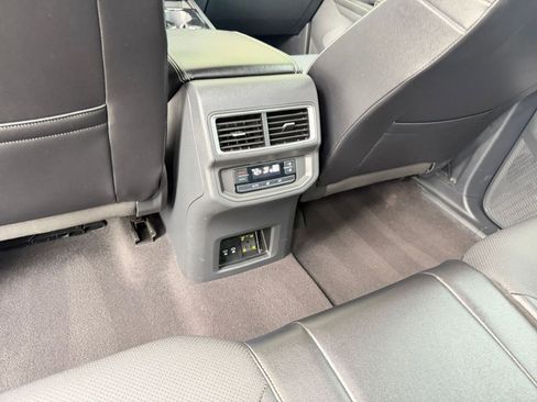 Used 2024 Volkswagen Atlas SE image 24