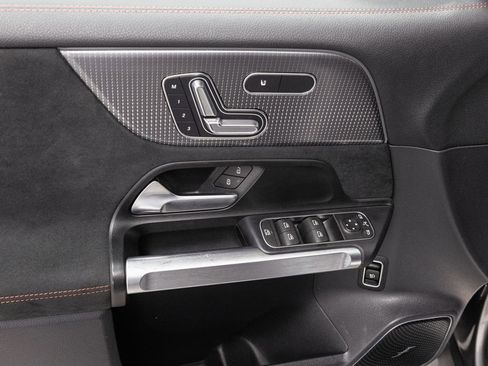 Used 2023 Mercedes-Benz EQB 300 4MATIC image 6
