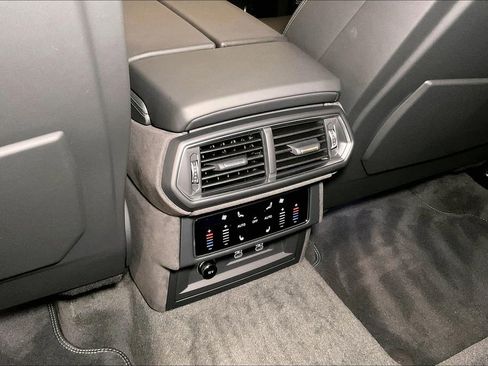 Used 2025 Lamborghini Urus SE image 27