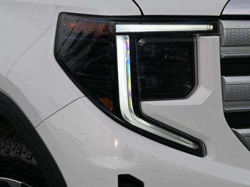 Used 2023 GMC Sierra 1500 SLE image 12