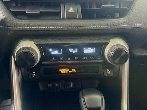 Used 2019 Toyota RAV4 LE image 12