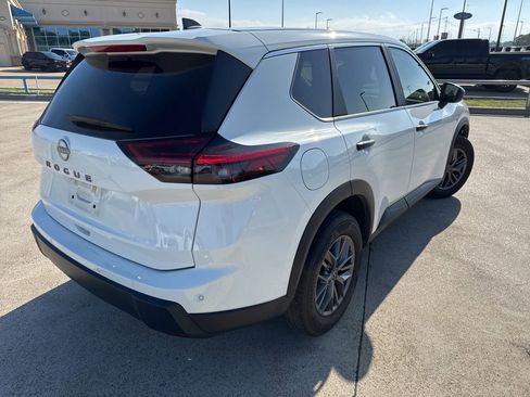 Used 2024 Nissan Rogue S image 11