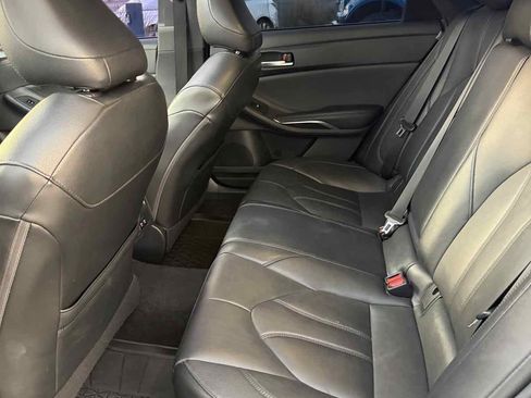 Used 2019 Toyota Avalon XLE w/ Moonroof Package image 17