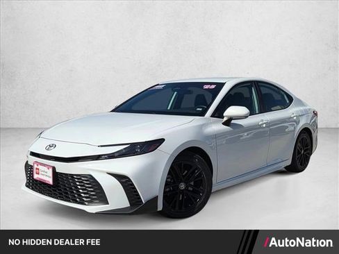 Certified 2025 Toyota Camry SE FWD image 1