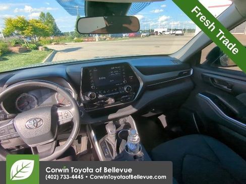 Used 2022 Toyota Highlander LE AWD/4WD image 12