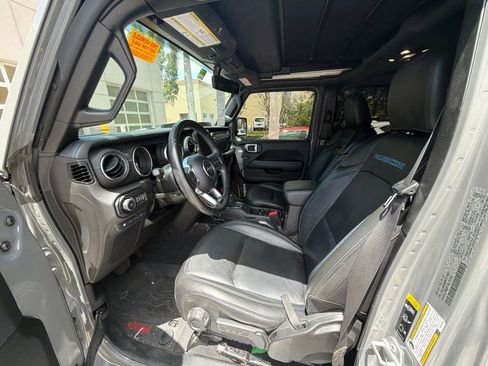 Used 2022 Jeep Wrangler Unlimited Rubicon 4xe AWD/4WD image 5
