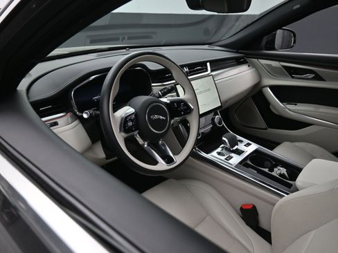 Used 2024 Jaguar XF R-Dynamic SE image 15