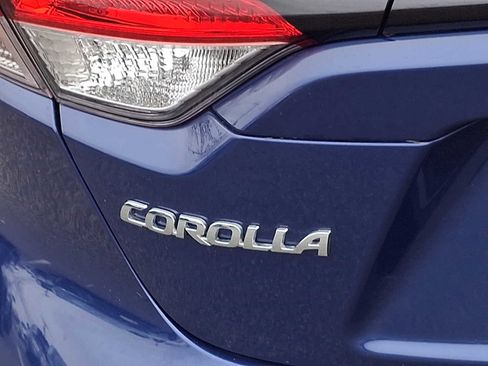 Certified 2022 Toyota Corolla SE w/ SE Premium Package image 31