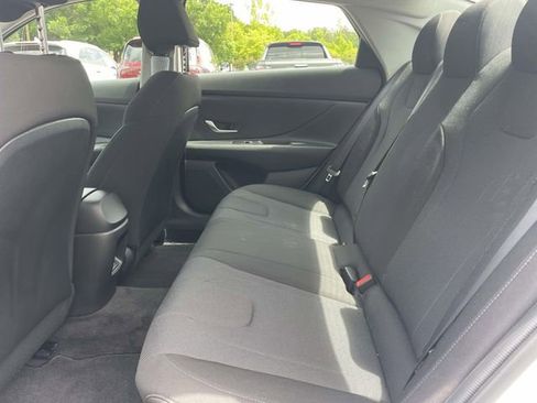 Used 2024 Hyundai Elantra SE FWD image 10