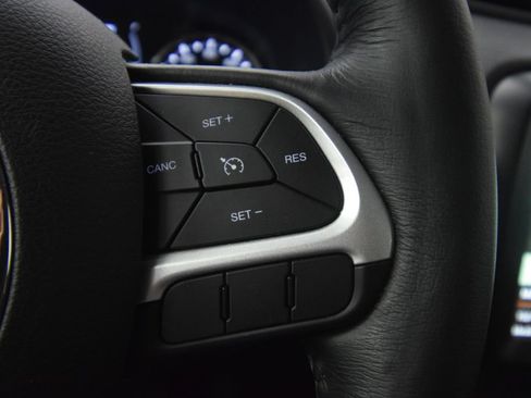 Used 2023 Jeep Renegade Latitude w/ Premium Group AWD/4WD image 35