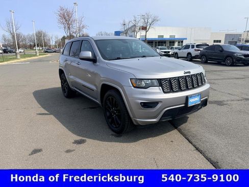 Used 2017 Jeep Grand Cherokee Altitude image 7