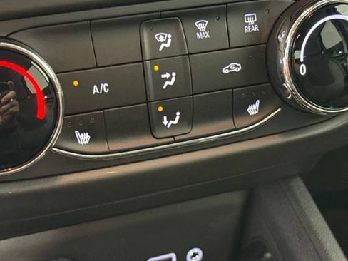 Used 2023 Chevrolet TrailBlazer LT FWD image 24