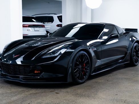 Used 2016 Chevrolet Corvette Z06 w/ 3LZ Preferred Equipment Group image 3