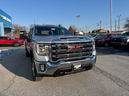 Used 2022 GMC Sierra 2500 SLE w/ SLE Convenience Package image 9