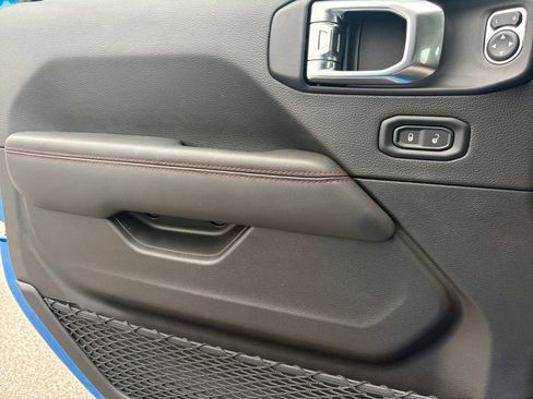 New 2026 Jeep Wrangler Unlimited Rubicon w/ Whitecap Package image 9