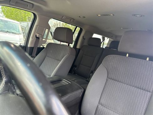 Used 2017 Chevrolet Suburban LS RWD image 17