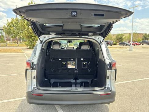 Used 2021 Toyota Sienna LE w/ LE Plus Package FWD image 37