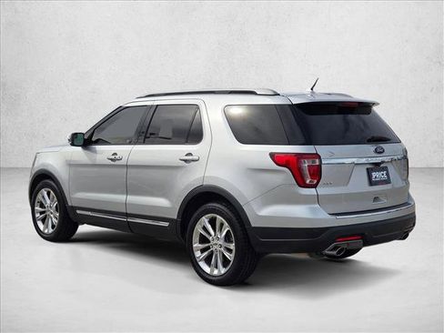 Used 2018 Ford Explorer XLT w/ Equipment Group 202A image 8